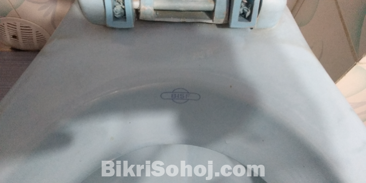 হাই কমোড